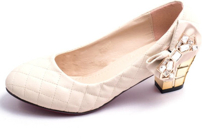 

Hepburnette Women Beige Heels