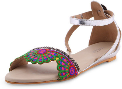 

Zaera Women Silver Flats