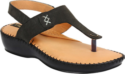 

1 Walk Women Black Flats