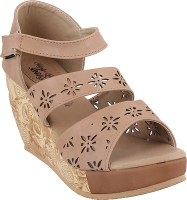 

Style Buy Style Women Biege Wedges