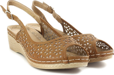 

Inc.5 Women Tan Wedges