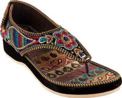 

Royal Collection Women Multicolor Wedges