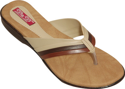 

D&D Women Cream Flats