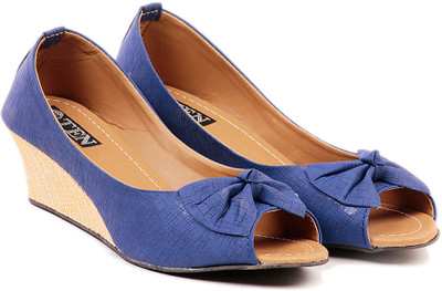

TEN Women Blue Wedges