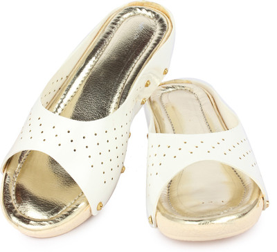 

Moonwalk Women White Wedges