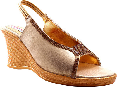 

Belly Ballot Women Gold Wedges