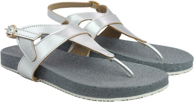 

Inc.5 Women SILVER Flats