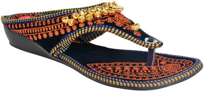 

Footrendz Women Green Flats