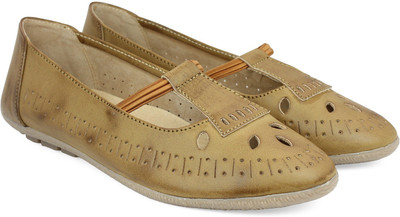 

Inc.5 Women CHIKOO Flats