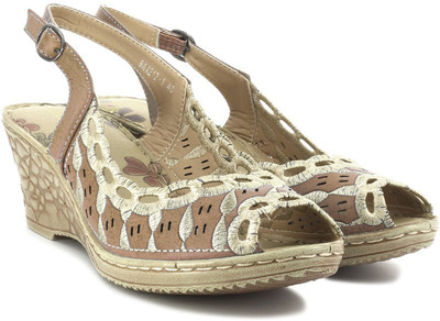 

Inc.5 Women Brown Wedges
