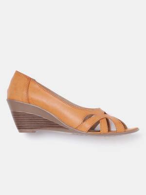 Dressberry Women Tan Heels