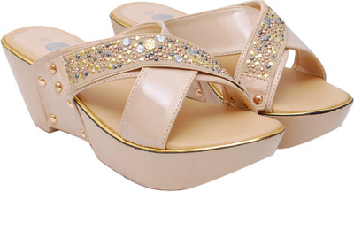 

Ilo Women BEIGE Wedges