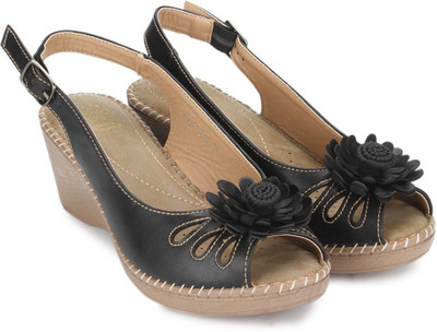 

Tresmode Women BLACK Sandals