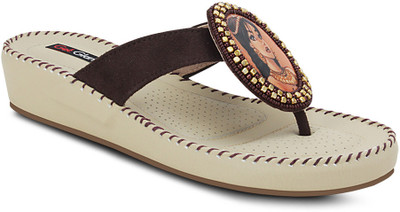 

Get Glamr Girls Wedges(Brown