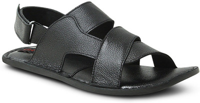 

Get Glamr Men Black Casual