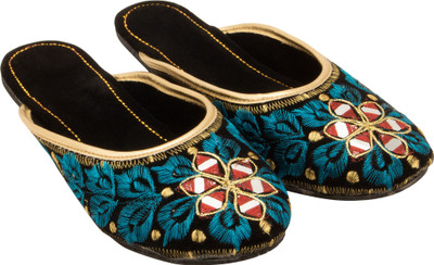 

Ridhi Sidhi Women Black & Steel Blue Flats