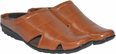 

Strive Men Tan Clogs