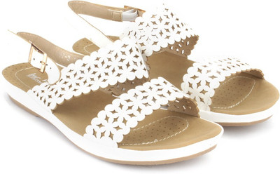

Inc.5 Women White Flats