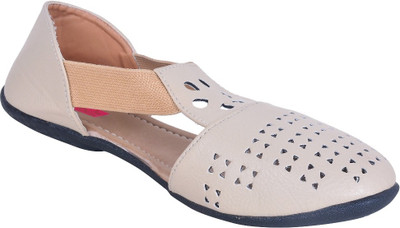 

Footrendz Women Beige Bellies