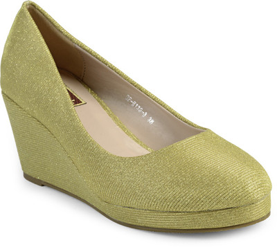 

Flat n Heels Women Gold Wedges
