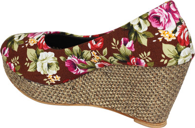 

Jade Women Brown Wedges