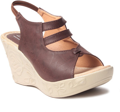 

MSC Women Brown Wedges