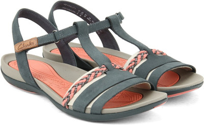 

Clarks Women NAVY NUBUCK Flats