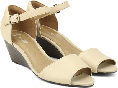 

Clarks Women Nude Leather Wedges