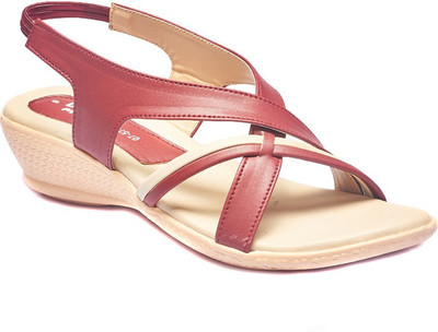 

Dolphin Miles Women Maroon Wedges