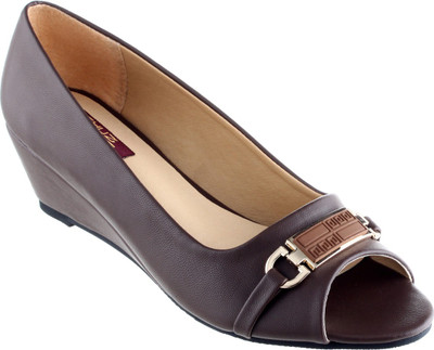 

Shuz Touch Women BROWN Wedges