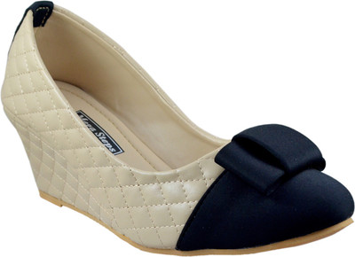 

Mega Steps Women Beige::Black Wedges