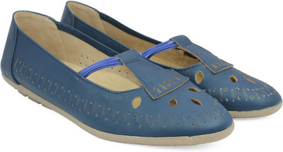 

Inc.5 Women BLUE Flats