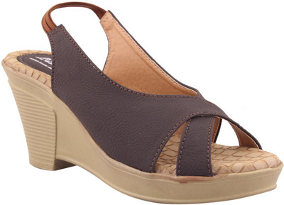 

MSC Women Brown Wedges