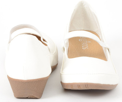

Estatos Women Pink Wedges