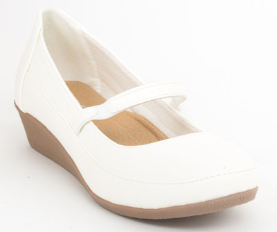 

Estatos Women White Wedges