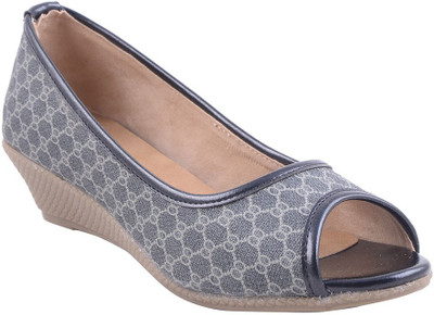 

Adorn Women Black Wedges