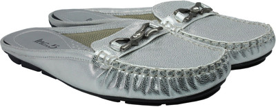 

Inc.5 Women SILVER Clogs