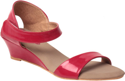 

MSC Women Red Wedges