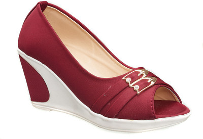 

Dolphin Miles Women Maroon Wedges