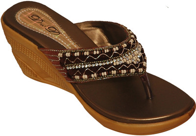 

D&D Women Brown Wedges