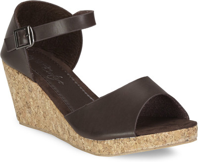 

Vero Couture Women Brown Wedges