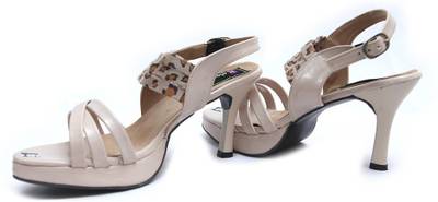 Relexop Women Cream Heels