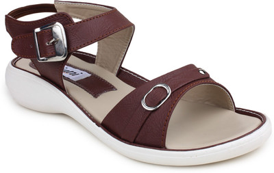 

Digni Women Brown Flats