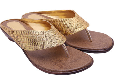 

Royal Collection Women Golden Flats