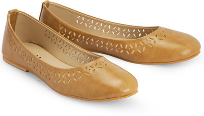 

Nell Women Beige Sandals