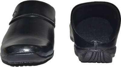 Strive Men Black Sandals