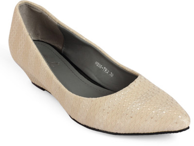

Jade Women Beige Wedges