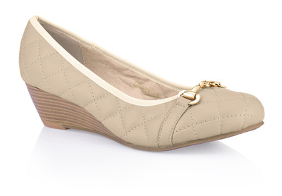 

Tresmode Women Beige Wedges