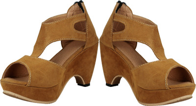

Rare Women Beige Wedges