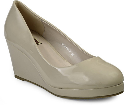 

Flat n Heels Women Beige Wedges